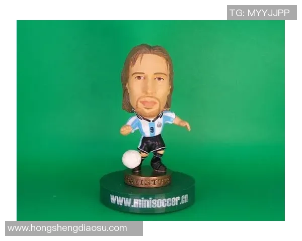 精美足球明星手办展现AC米兰辉煌历史与球员风采的完美结合 精美足球明星手办展现AC米兰辉煌历史与球员风采的完美结合